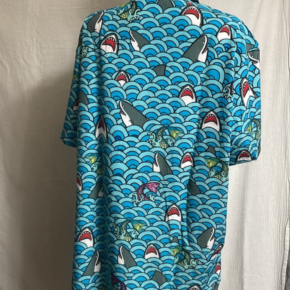 Funny guy Hawaiian Botton Down Shirt - Sharks print - size X-Large New with tag - Picture 5 of 10